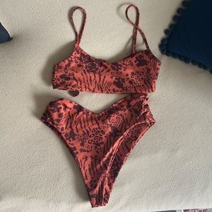 Skatie top and bottom. Both medium. Melly bottom and Maddy Top.